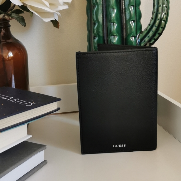 Guess passport wallet - Picture 3 of 3